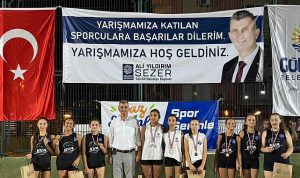 Plaj Voleybolunda Minik Sporculardan Büyük Mücadele