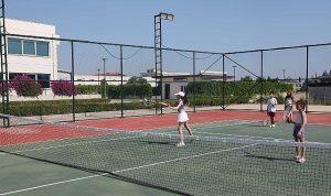 Büyükşehir Belediyesi Döşemealtı’nda yeni tenis kursu açtı