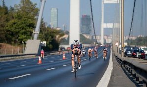 Dünyanın ilk Oral-B Asya ve Avrupa Triatlon Şampiyonası İstanbul’da yapıldı