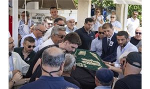 Foça’nın efsane başkanının oğlu son yolculuğuna uğurlandı