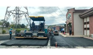 Kent Mezarlığı’nda yollar ve otopark asfaltlandı