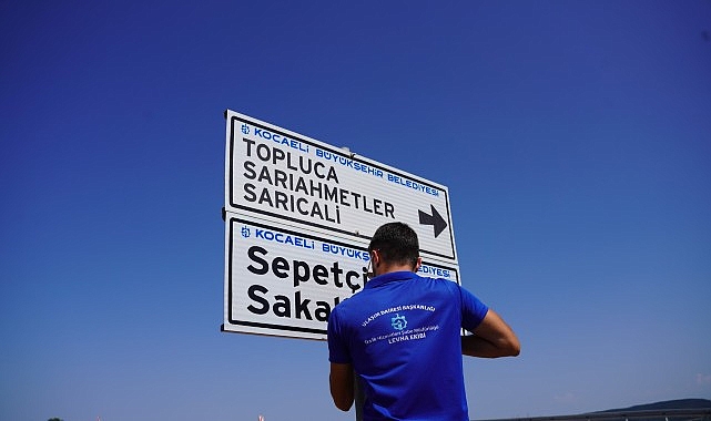 Kırsal ulaşımda levhalar yenileniyor