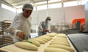 Lezzetli ve kaliteli ekmek uygun fiyatla halkla buluşuyor