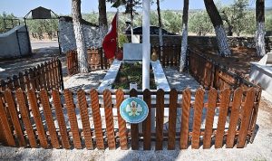 Manisa Büyükşehir Belediyesi Şehit Kabirlerini Yeniliyor