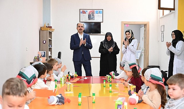 Başkan Altay Filistin Duyarlılığı İle Dikkat Çeken Minik Öğrencileri Ziyaret Etti