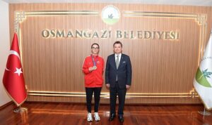 Başkan Erkan Aydın Bursa’nın Gururu Şampiyon Sporcuyu Ağırladı
