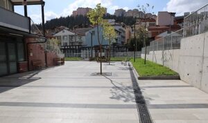 Büyükşehir, İzmit Başaran Camii Meydanı’nı yeniledi