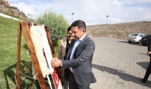 “İlmek İlmek Türkiye” Projesinde Son İlmeği Başkan Rasim Arı Attı