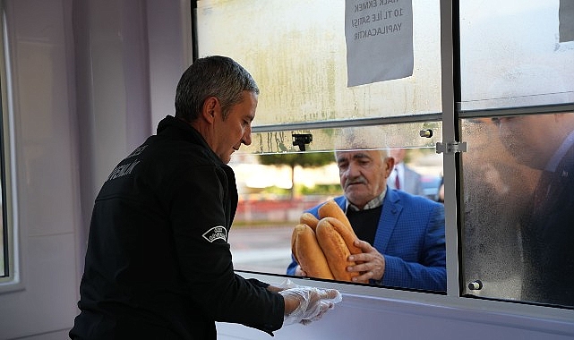 Kemalpaşa’da Halk Ekmek’e Yoğun İlgi