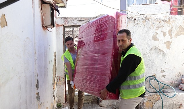 Konak’ta ‘Evden Eve Dayanışma’ devam ediyor