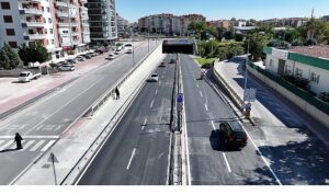 Konya Büyükşehir Vatan Caddesi Köprülü Kavşağı’nda Yol Kalitesini Yükseltti
