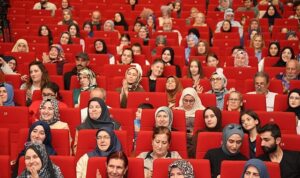 “Kötü söz dengeyi bozar, iyi söz huzuru kurar”