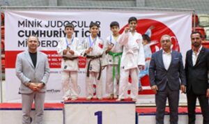 Minik sporcular Cumhuriyet için ter döktü