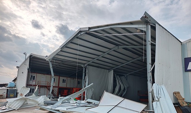 Ürünlü’de iki kaçak yapı yıkıldı