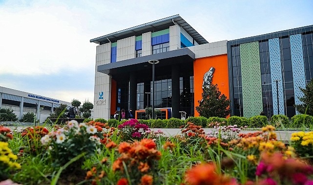 Aliağa Belediyesi’nin Yüzme Tesisleri İzmir’de Zirveye Oynuyor