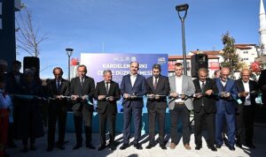 Başkan Altay Yunak’a Kazandırılan Parkın Açılışını Yaptı, Gençlerle Buluştu