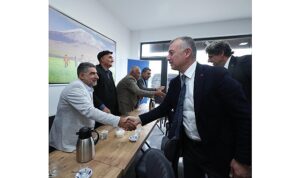 Başkan Büyükakın, Ağrılılarla bir araya geldi