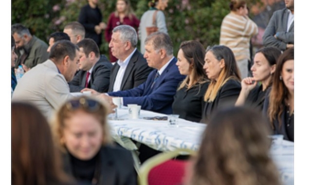 Başkan Tugay, Onur Günay’ın hayır yemeğine katıldı