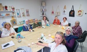 Bucalı kursiyerlerden minik savaşçılara destek