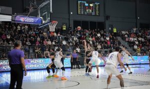 Büyükşehir, Zirve Yarışında “Buradayım” Dedi