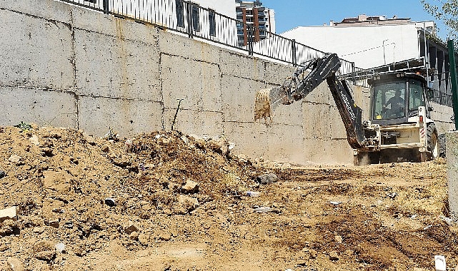 Karşıyaka’da yol bakım çalışmaları hız kesmiyor