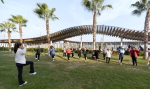 Konak’ta açık havada spor keyfi devam ediyor