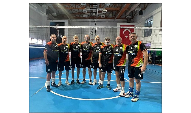 Osmangazi’nin Veteran Voleybolcuları Zirveye Çıktı