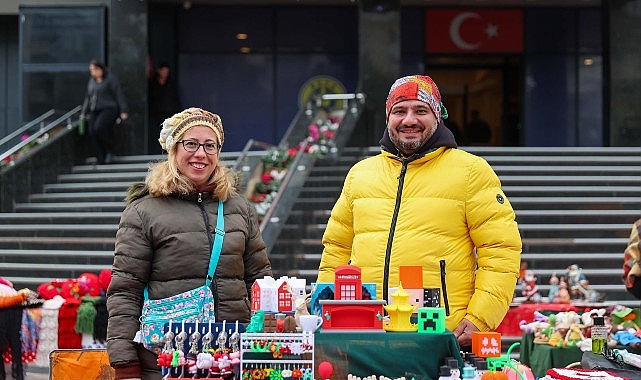 Buca’da yeni yıl pazarına büyük ilgi