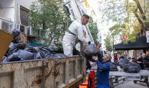 Konak Belediyesi’nden çöp ev operasyonu: 4 kamyon atık çıktı