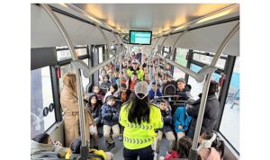 Konya Büyükşehir’in Nezaket Otobüsü Öğrencilere Trafik Kültürünü Aşılıyor