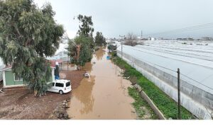 Antalya Büyükşehir Belediyesi sel afetinden zarar gören vatandaşın yanında