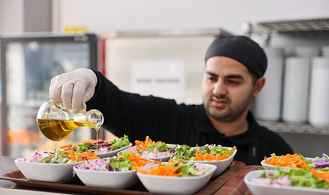Buca’da dayanışma sofrası büyüyor