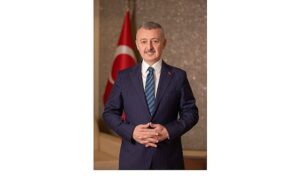 Büyükakın, öğretmen ve  öğrencileri tebrik etti