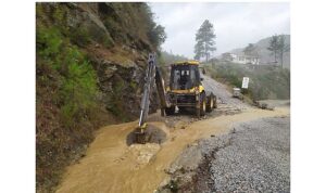 Büyükşehir ekipleri yağış sonrası bozulan yolları onarıyor