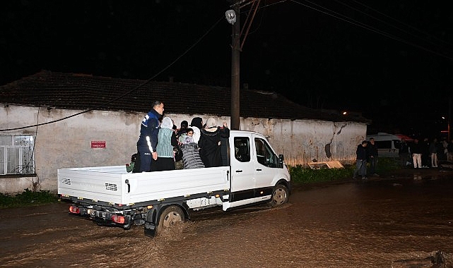 Büyükşehir ve MASKİ Ekipleri Yağmurda Tüm Gücüyle Sahada