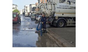 Çiğli Belediyesi Fırtına ve Sağanağa Karşı Seferber Oldu
