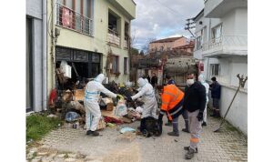 Görükle’de iki katlı çöp ev temizlendi