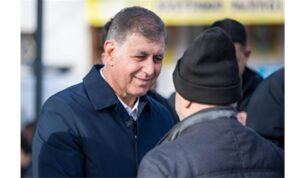 İzmir’de emekli yurttaşın imdadına Büyükşehir yetişiyor