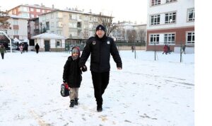 Keçiören’de Okul Çevrelerinde Karla Mücadele ve Güvenli Geçiş Çalışması