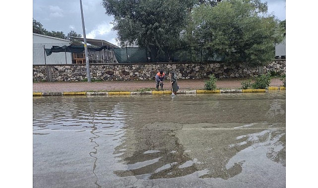 Mazgalların temizliği tüm hızıyla sürüyor