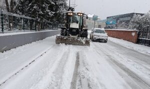 Nilüfer’de kar yağışına karşı kesintisiz mesai
