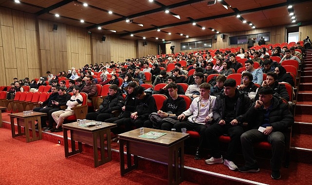 Bağcılar’da iş arayanlar ile iş verenler “Kariyer Buluşmaları”nda bir araya geldi