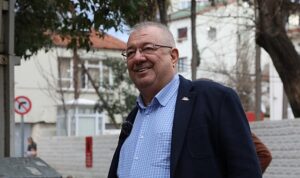 Başkan Ertaş sahaya indi; Edremit’te yol atağı