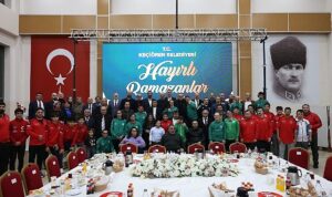 Başkan Özarslan, özel gereksinimli bireyler ve sporcularla iftarda buluştu