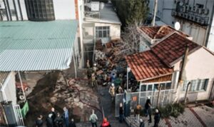 Bornova’daki fabrika yangını söndürüldü