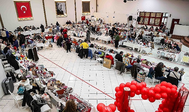Buca Belediyesi Hediyelik Eşya Pazarı’na yoğun ilgi