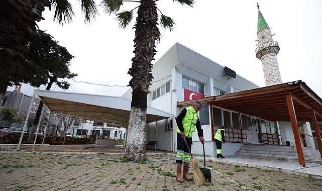 Çeşme Belediyesinden Ramazan öncesi camilerde kapsamlı temizlik