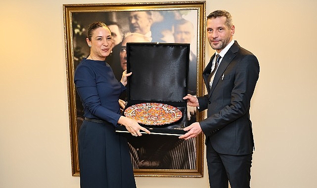 Efes Selçuk Belediyesi’ne Hayvan Ambulansı Bağışı