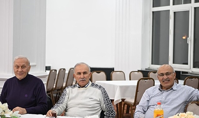 Eski Başkanlar İftar Sofrasında Bir Araya Geldi