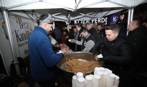 İnegöl Belediyesi’nin Kandil Geleneği Lazlar Camii’nde Devam Etti